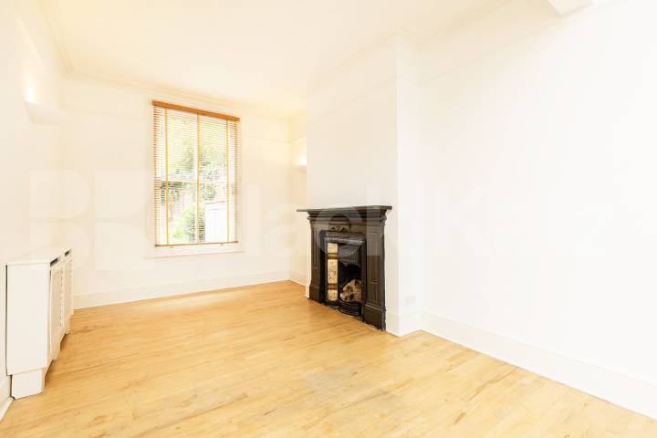 			2 Bedroom, 1 bath, 1 reception Flat			 Woodville Gardens , Ealing Broadway